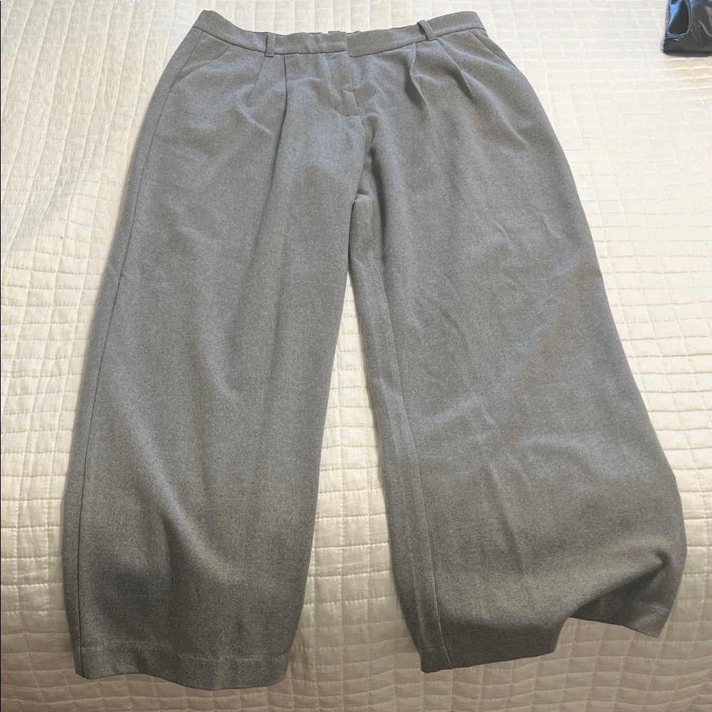 Abercrombie & Fitch Classic Gray Dress Pants (short)